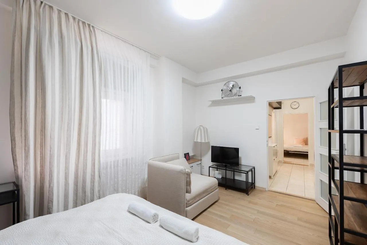 Lotus Apartment Прага Чехия